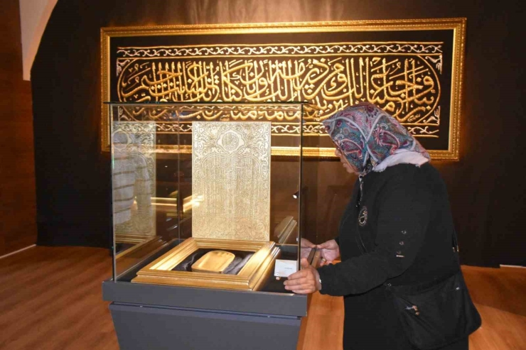 Gaziantep’te Kutsal Emanetler Sergisi Ziyaretçi Akınına Uğradı