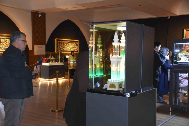 Gaziantep’te Kutsal Emanetler Sergisi Ziyaretçi Akınına Uğradı