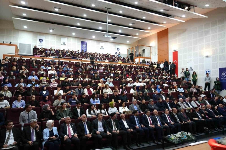 Üniversitede Sanal Bahisle Mücadelede Ailelere Bilinçlendirme Toplantısı