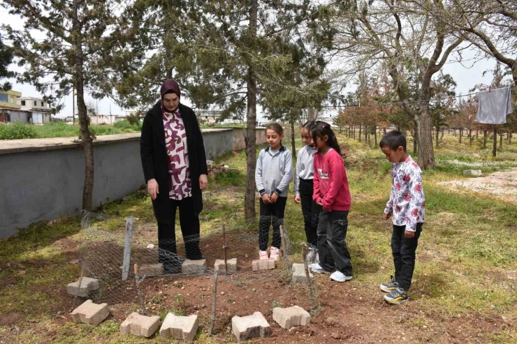 Köy Okulunda 4 Öğrencisini Geleceğe Hazırlıyor