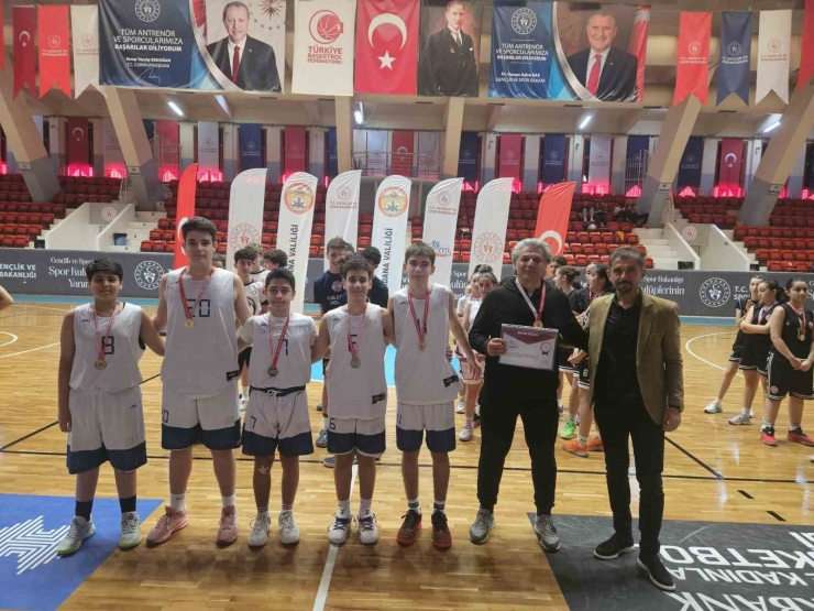 Gkv Basketbol Yıldız Erkekler ’de Türkiye Finallerine Yükseldi