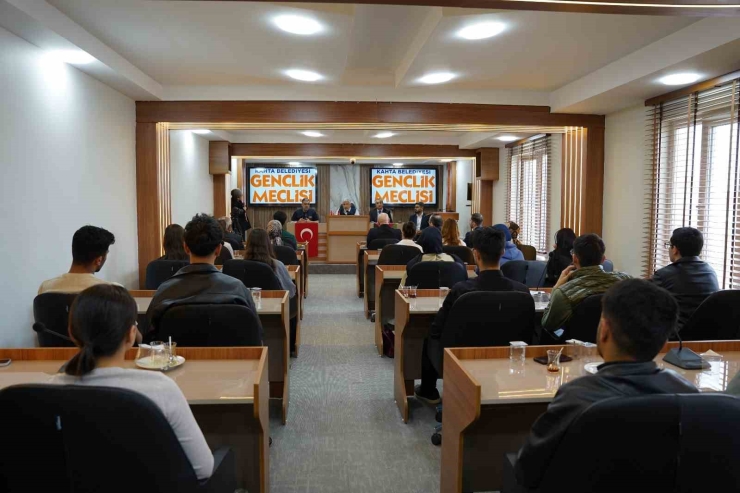 Kahta’da Gençlik Vizyonu Masaya Yatırıldı