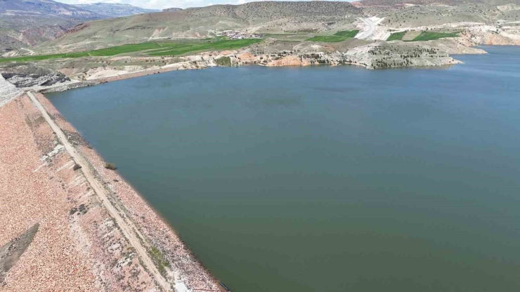 Malatya’da Barajlar Doldu, Kapaklar Açıldı