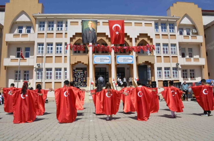 Besni’de 23 Nisan Coşkusu