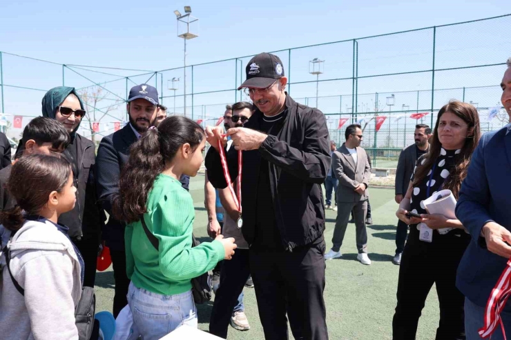 Eyyübiyeli Çocuklar 23 Nisan Futbol Turnuvasında Buluştu