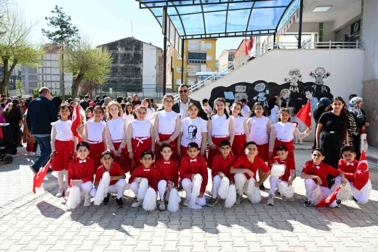 Fırat İlköğretim Okulu’nda 23 Nisan Etkinliği
