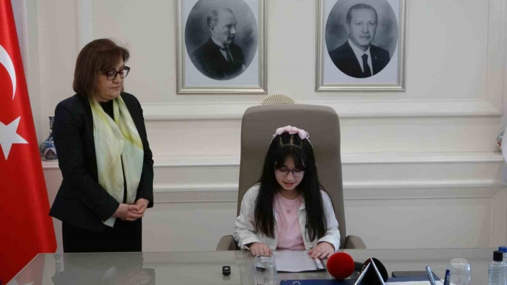 Başkan Şahin Koltuğunu Devretti