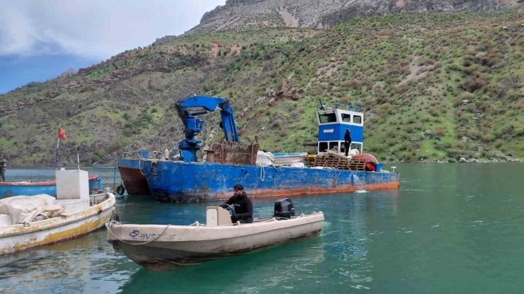 Unuttuğu Eşyasını Almak İçin Döndü, Botla Açıldığı Fırat Nehri’nde Kayboldu