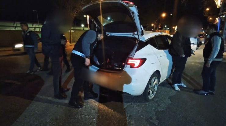 Siverek’te "huzur-63" Uygulaması: 2 Aranan Şahıs Yakalandı