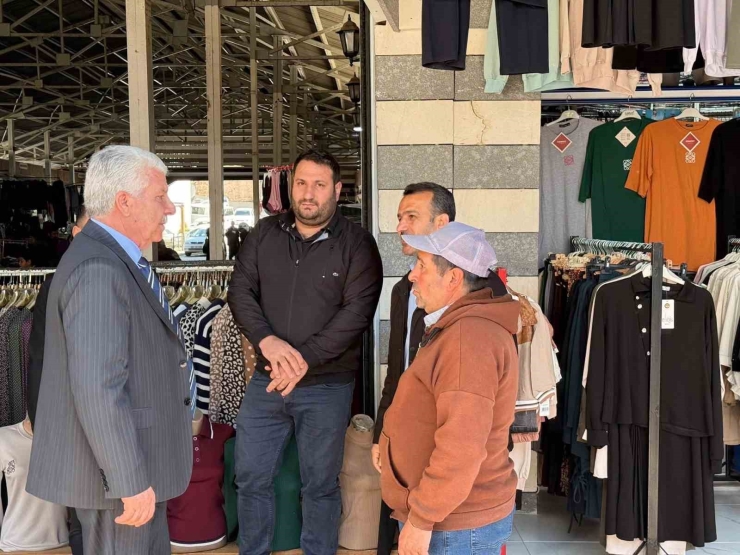 Başkan Karamehmetoğlu Esnaf Ve Halkla Bir Araya Geldi