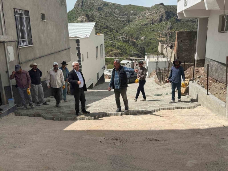 Çermik’te Bozulan Yolların Yapımına Başlandı