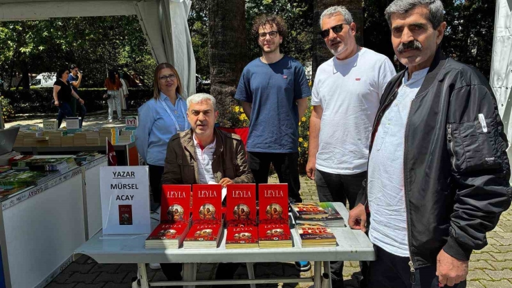 Gazeteci Mürsel Acay İzmir Kitap Fuarında Okurlarıyla Buluştu
