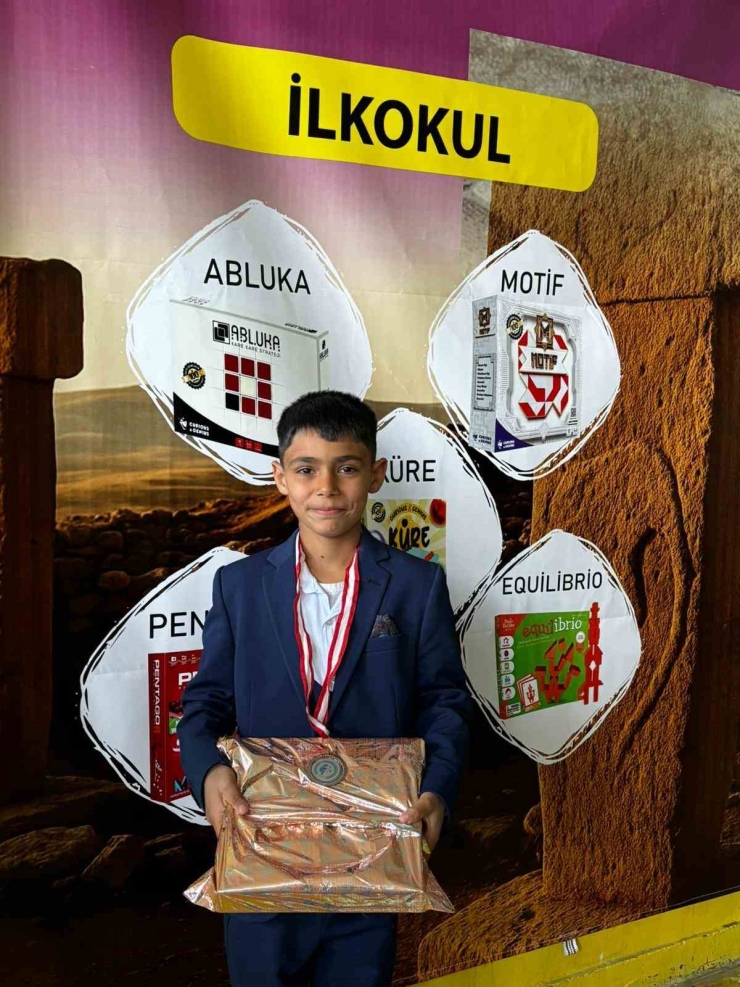 Siverekli Öğrenciler Zeka Oyunları Turnuvasında Dereceye Girdi