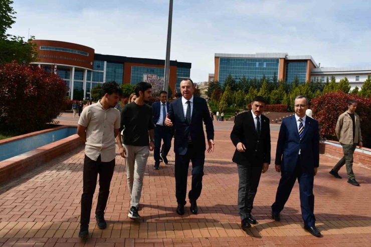 Gülsan Holding Yönetim Kurulu Başkanı Mustafa Topçuoğlu, Kilis’te Üniversitelilerle Buluştu