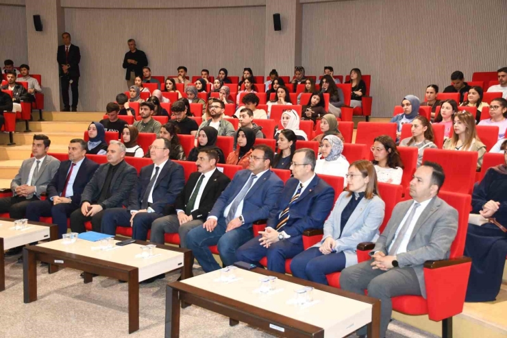 Gülsan Holding Yönetim Kurulu Başkanı Mustafa Topçuoğlu, Kilis’te Üniversitelilerle Buluştu