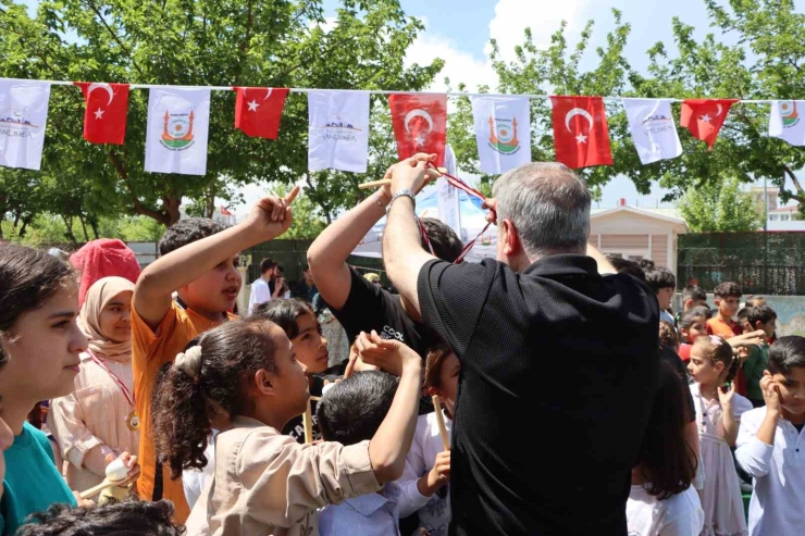 Şanlıurfa’da Çocuk Şenliği Renkli Görüntülere Sahne Oldu