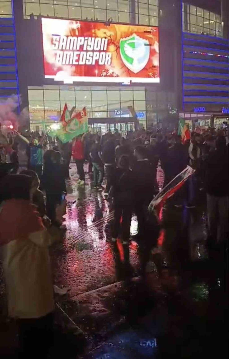 Ceylan Karavil Park Avm’de Şampiyonluk Coşkusu