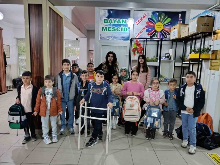 Çermikli İş Adamından Öğrencilere Kırtasiye Yardımı