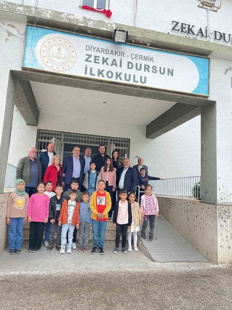 Çermikli İş Adamından Öğrencilere Kırtasiye Yardımı