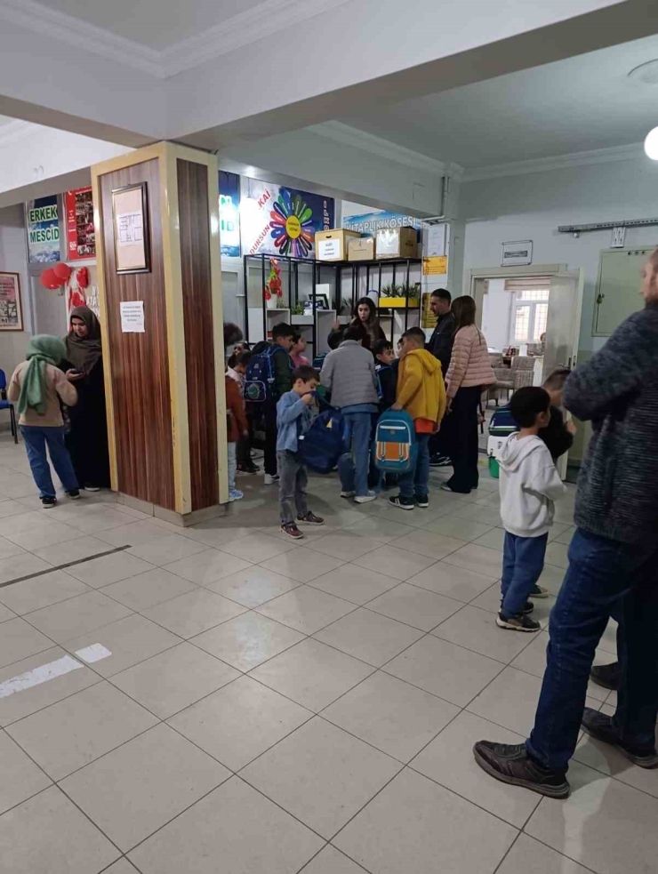 Çermikli İş Adamından Öğrencilere Kırtasiye Yardımı