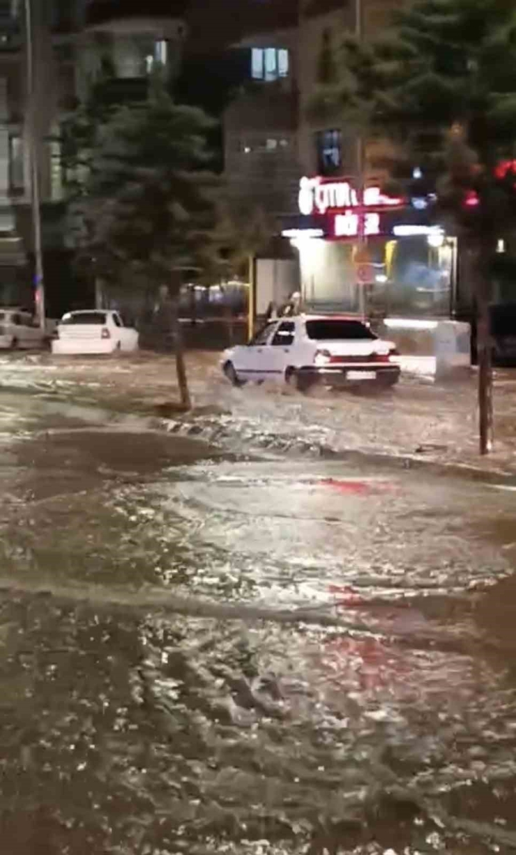 Siverek’te Dolu Ve Sağanak Hayatı Felç Etti