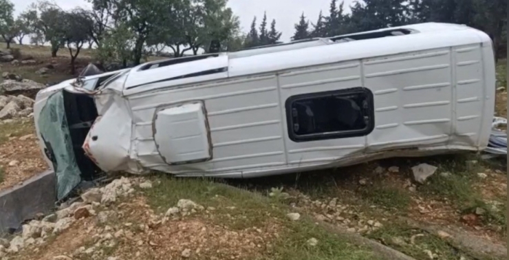 Gaziantep’te Kontrolden Çıkan İşçi Servisi Şarampole Uçtu: 16 Yaralı