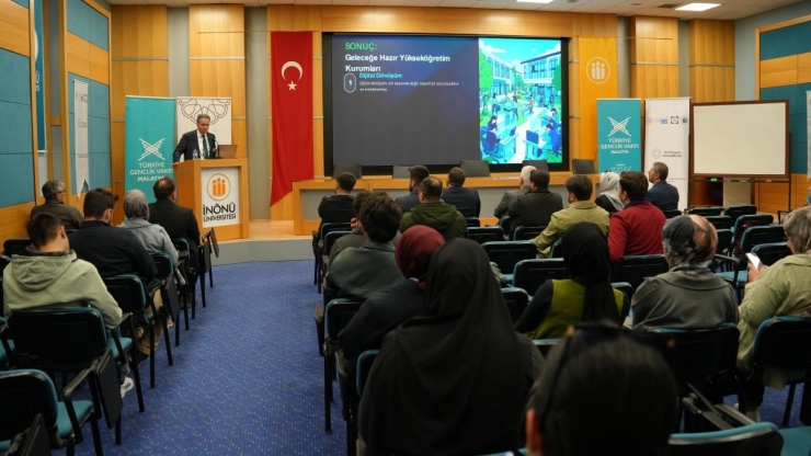 Rektör Akpolat, Dijital Çağda Üniversitelerin Geleceğini Anlattı