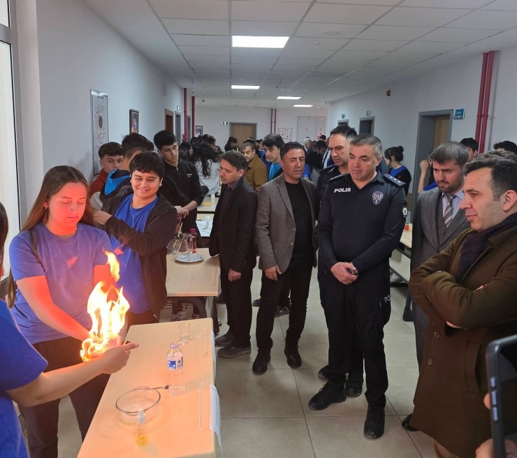 Kaymakam Algın Öğrencilerin Bilimsel Etkinliğine Katıldı