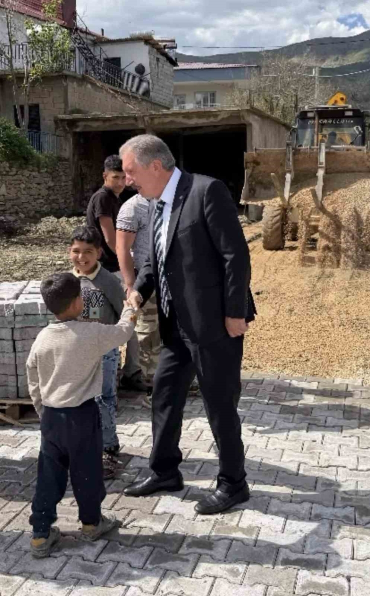 Çüngüş’te Yol Yapım Çalışmaları Devam Ediyor