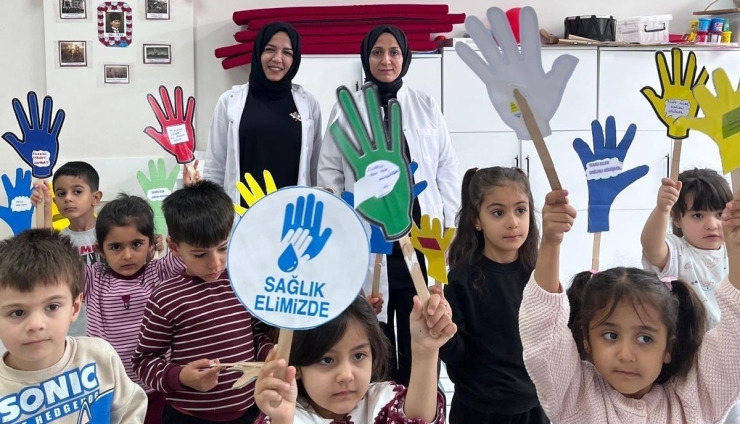 Kahta’da Minik Öğrencilere El Hijyeni Eğitimi