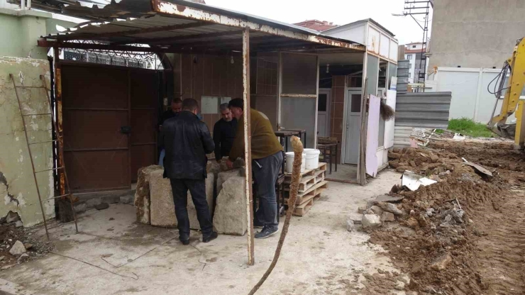 Kaçak Kazı İhbarında "altın Bulundu" İddiası Polisi Alarma Geçirdi