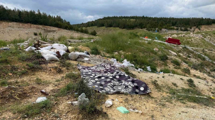 Doğaya Bırakılan Atıklar Tepki Çekti