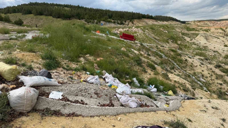 Doğaya Bırakılan Atıklar Tepki Çekti