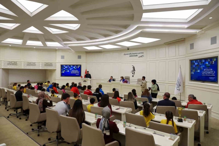 Başkan Şahin, Şampiyon Sporcularla Bir Araya Geldi
