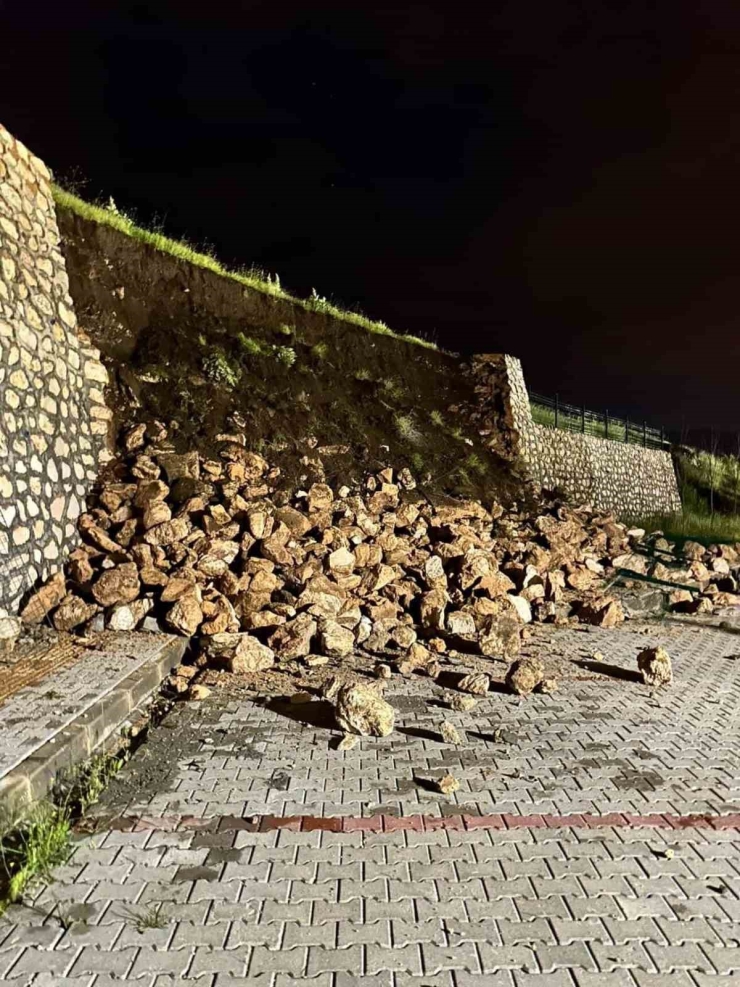 Çermik’te İstinat Duvarı Çöktü