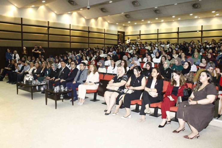 Gaün Hastanesi’nde Dünya Ebeler Günü Paneli Düzenlendi