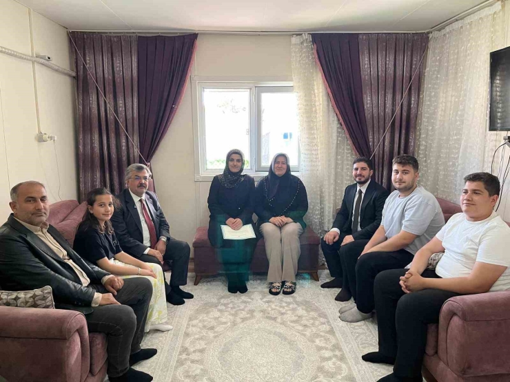 Ak Parti’den En Yaşlı Ve En Genç Üyeye Ziyaret