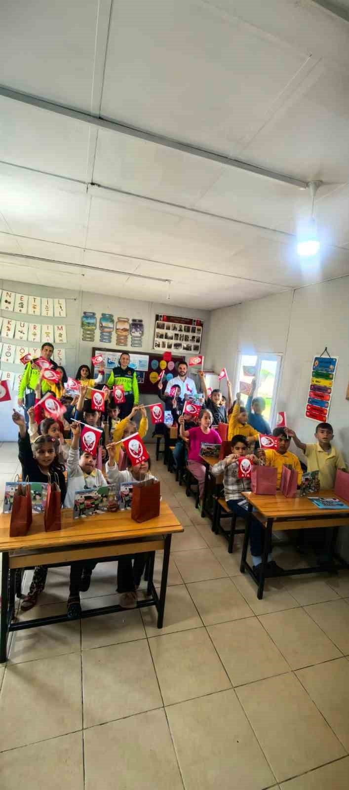 Jandarmadan Çocuklara Trafik Bilinci Eğitimi
