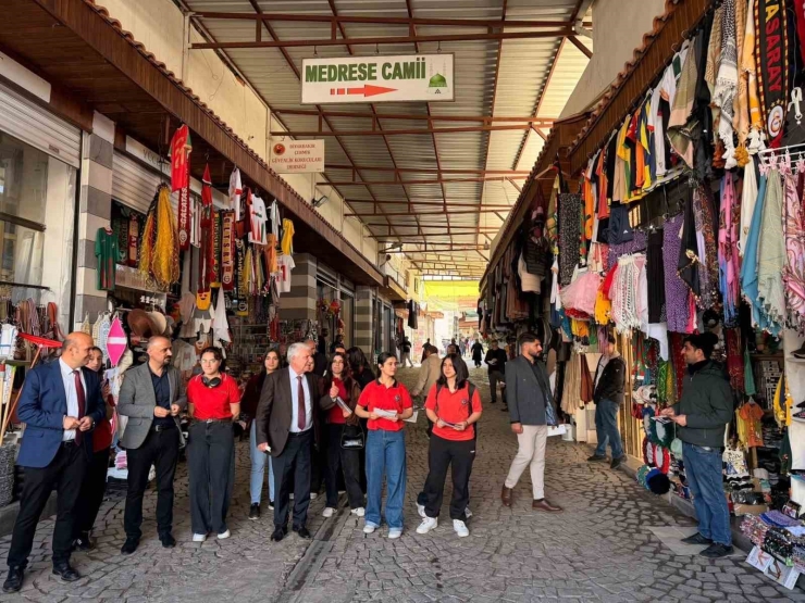 Başkan Karamehmetoğlu Vatandaşları Fuara Davet Etti