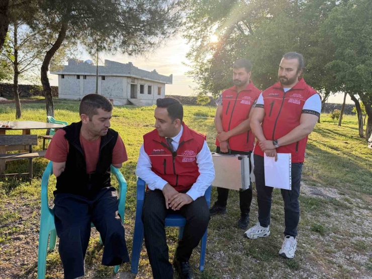 4 Uzvunu Kaybeden Baba Protezle Yeniden Hayata Tutunacak