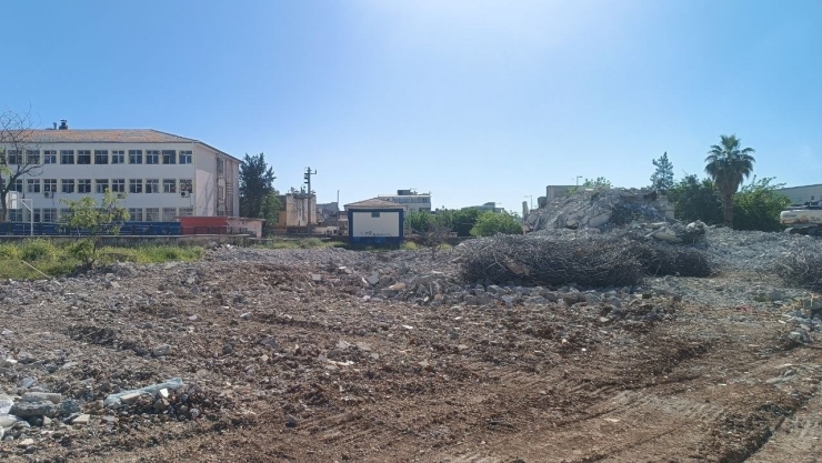 Yıkım Sırasında Paniğe Kapılan Öğrenciler Sağa Sola Kaçıştı