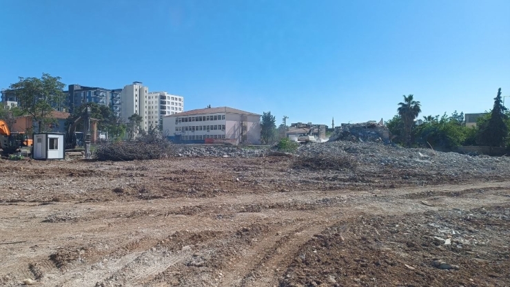 Yıkım Sırasında Paniğe Kapılan Öğrenciler Sağa Sola Kaçıştı