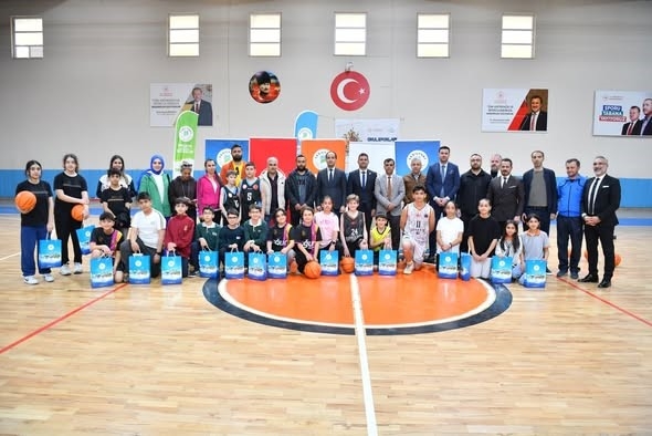 Yeşilyurt Belediyesi’nin Basketbol Turnuvası’nda Dostluk Ve Rekabet Bir Arada Yaşandı