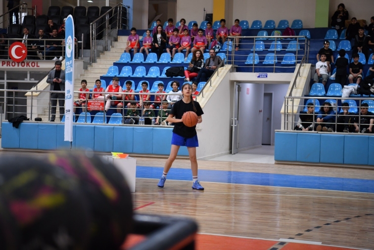 Yeşilyurt Belediyesi’nin Basketbol Turnuvası’nda Dostluk Ve Rekabet Bir Arada Yaşandı