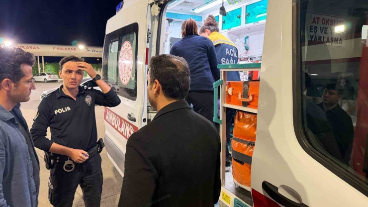 Kesici Aletle Kendine Zarar Veren Şahıs Hastaneye Kaldırıldı