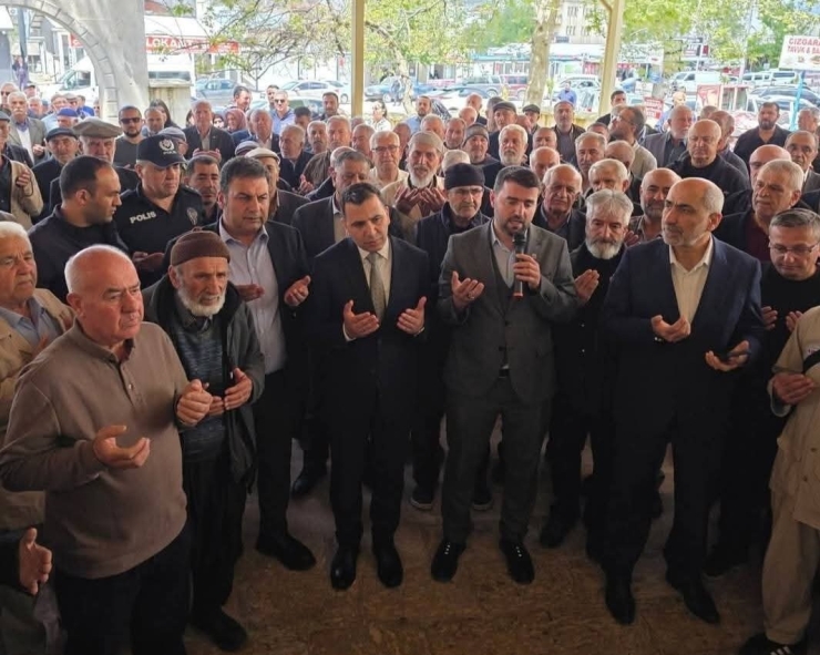 Kutsal Topraklara Gidecek Hacılar Dualarla Uğurlandı
