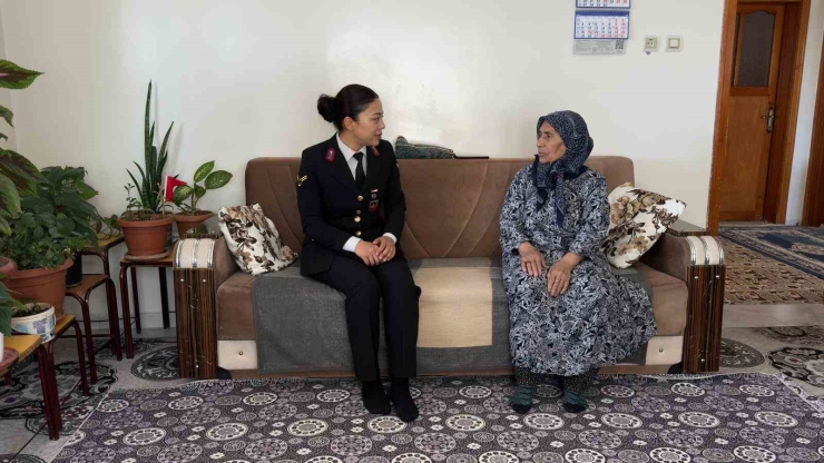 Jandarmadan Şehit Annelerine Anneler Gününde Anlamlı Ziyaret