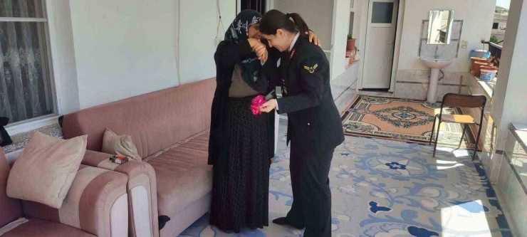 Jandarmadan Şehit Annelerine Anneler Gününde Anlamlı Ziyaret
