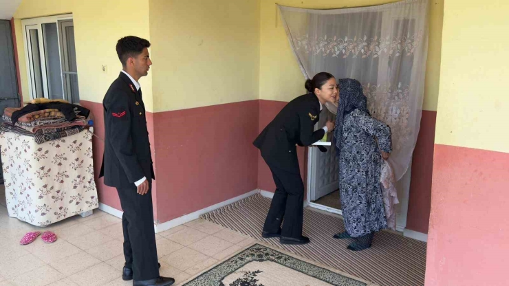 Jandarmadan Şehit Annelerine Anneler Gününde Anlamlı Ziyaret