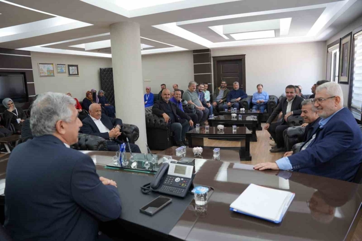 Başkan Hallaç Uluslararası Sempozyuma Ev Sahipliği Yaptı
